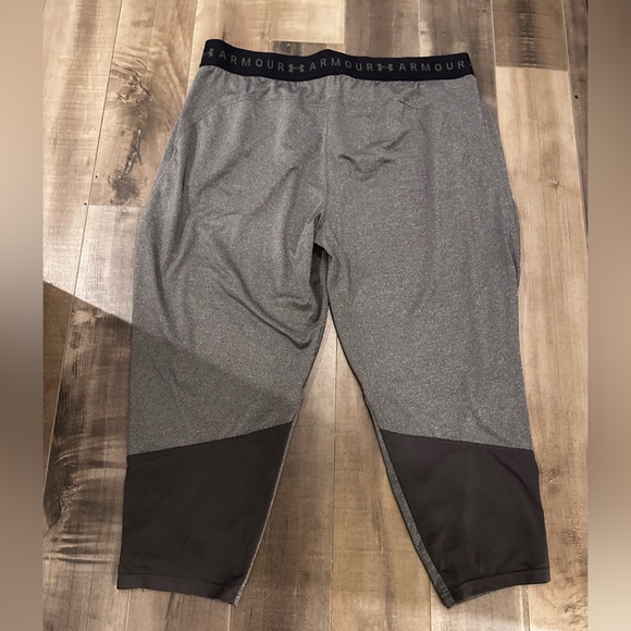 Crop under armour thin sweatpants - Picture 2 of 2
